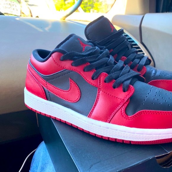 Nike Jordan’s 1 Reverse Bred Low 8.5 - Picture 3 of 9